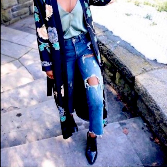 H&M Kimono Amazing add on to your wardrobe!! - Picture 2 of 10